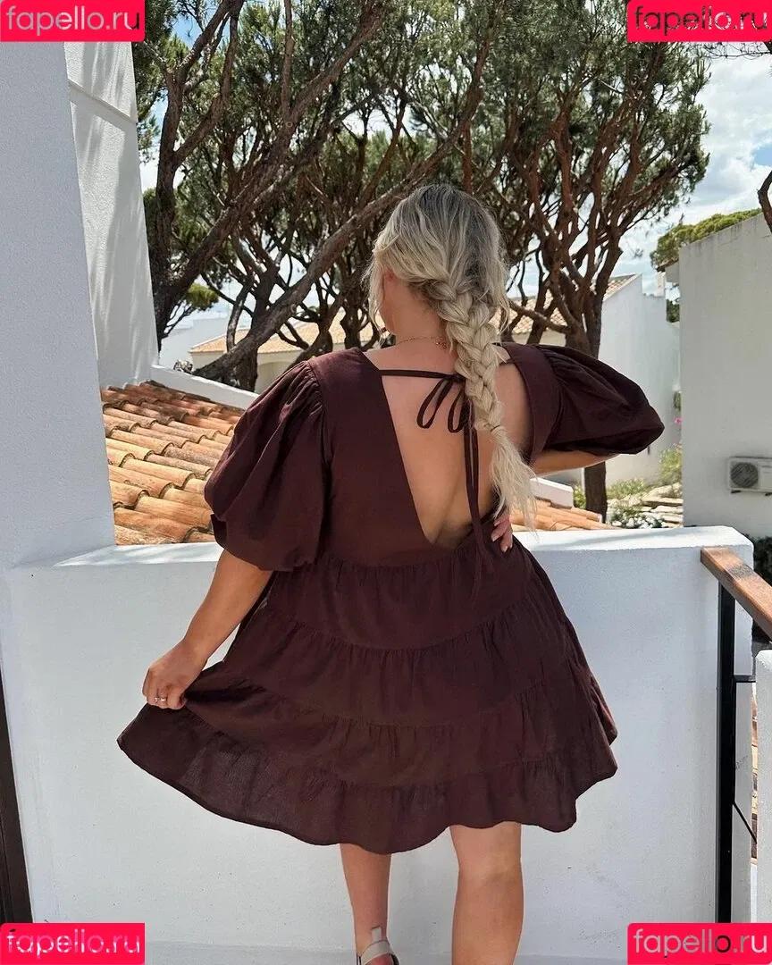 Carys Whittaker / busybeecarys / carys.whittaker / karlawhittake14 Onlyfans Photo Gallery 