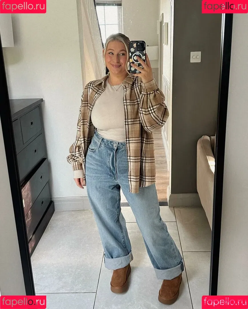 Carys Whittaker / busybeecarys / carys.whittaker / karlawhittake14 Onlyfans Photo Gallery 