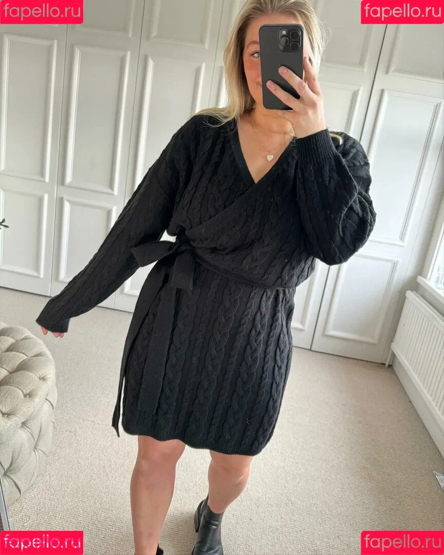 Carys Whittaker / busybeecarys / carys.whittaker / karlawhittake14 Onlyfans Photo Gallery 