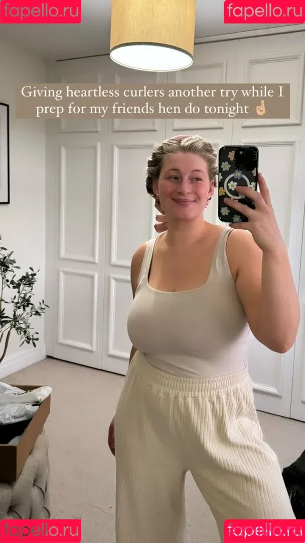 Carys Whittaker / busybeecarys / carys.whittaker / karlawhittake14 Onlyfans Photo Gallery 