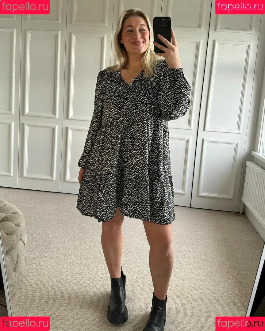 Carys Whittaker / busybeecarys / carys.whittaker / karlawhittake14 Onlyfans Photo Gallery 