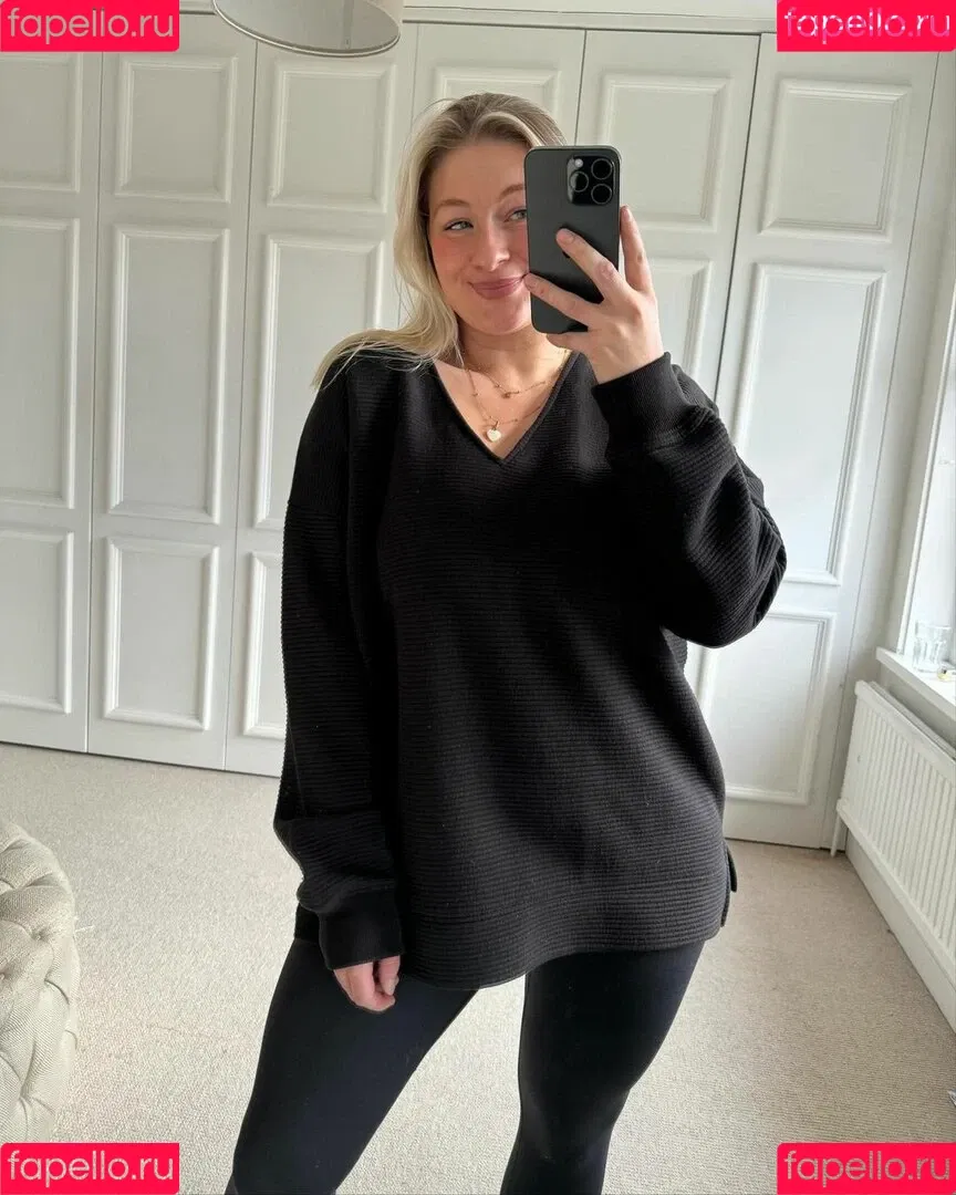 Carys Whittaker / busybeecarys / carys.whittaker / karlawhittake14 Onlyfans Photo Gallery 