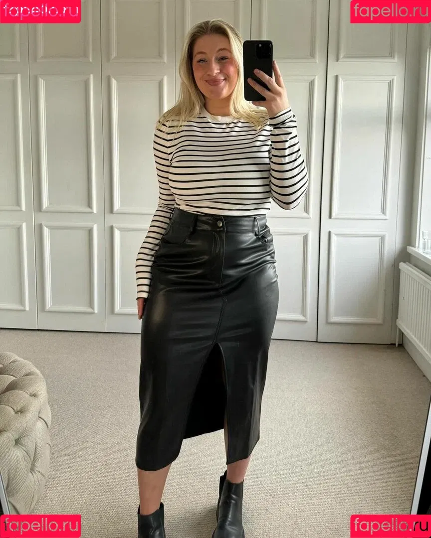 Carys Whittaker / busybeecarys / carys.whittaker / karlawhittake14 Onlyfans Photo Gallery 