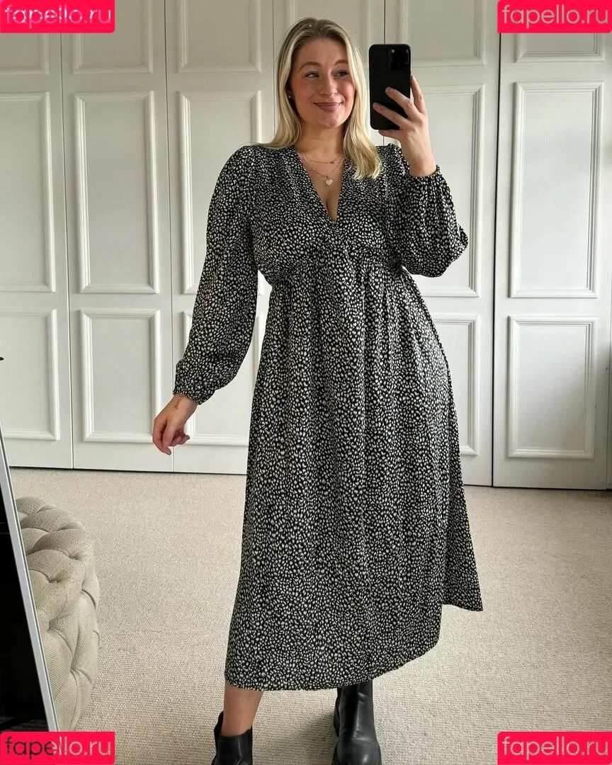 Carys Whittaker / busybeecarys / carys.whittaker / karlawhittake14 Onlyfans Photo Gallery 