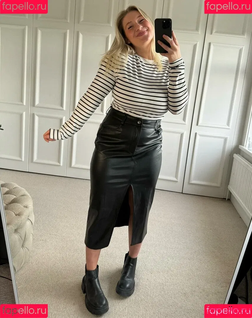 Carys Whittaker / busybeecarys / carys.whittaker / karlawhittake14 Onlyfans Photo Gallery 