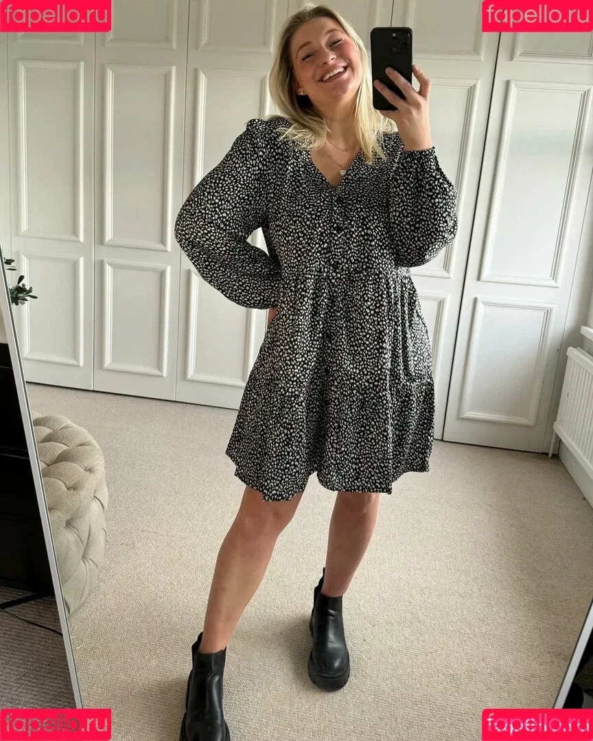 Carys Whittaker / busybeecarys / carys.whittaker / karlawhittake14 Onlyfans Photo Gallery 