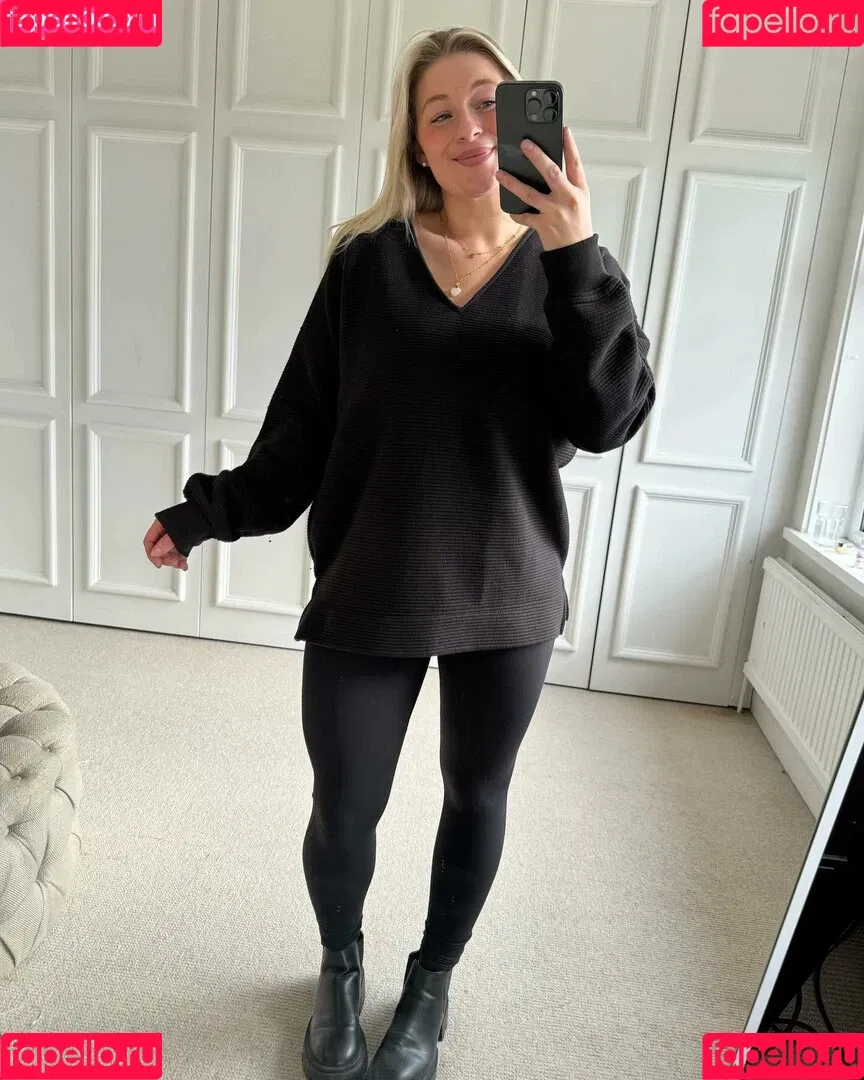 Carys Whittaker / busybeecarys / carys.whittaker / karlawhittake14 Onlyfans Photo Gallery 