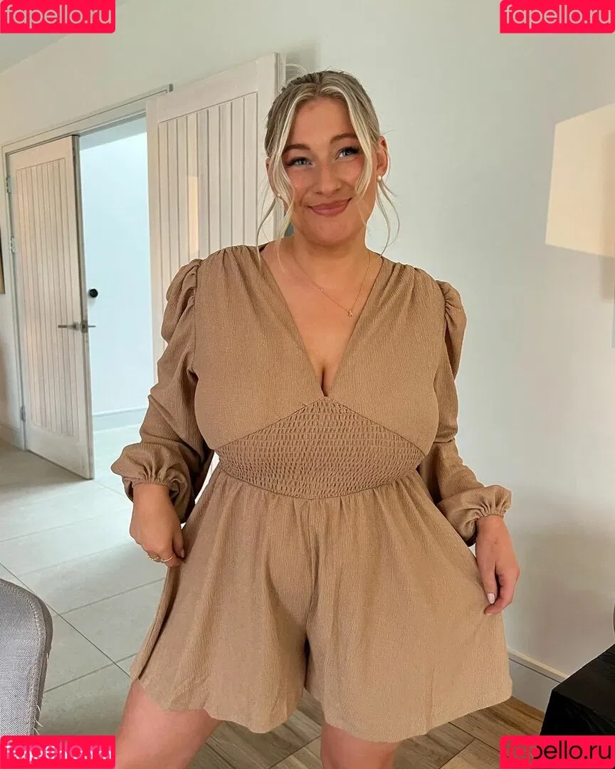 Carys Whittaker / busybeecarys / carys.whittaker / karlawhittake14 Onlyfans Photo Gallery 