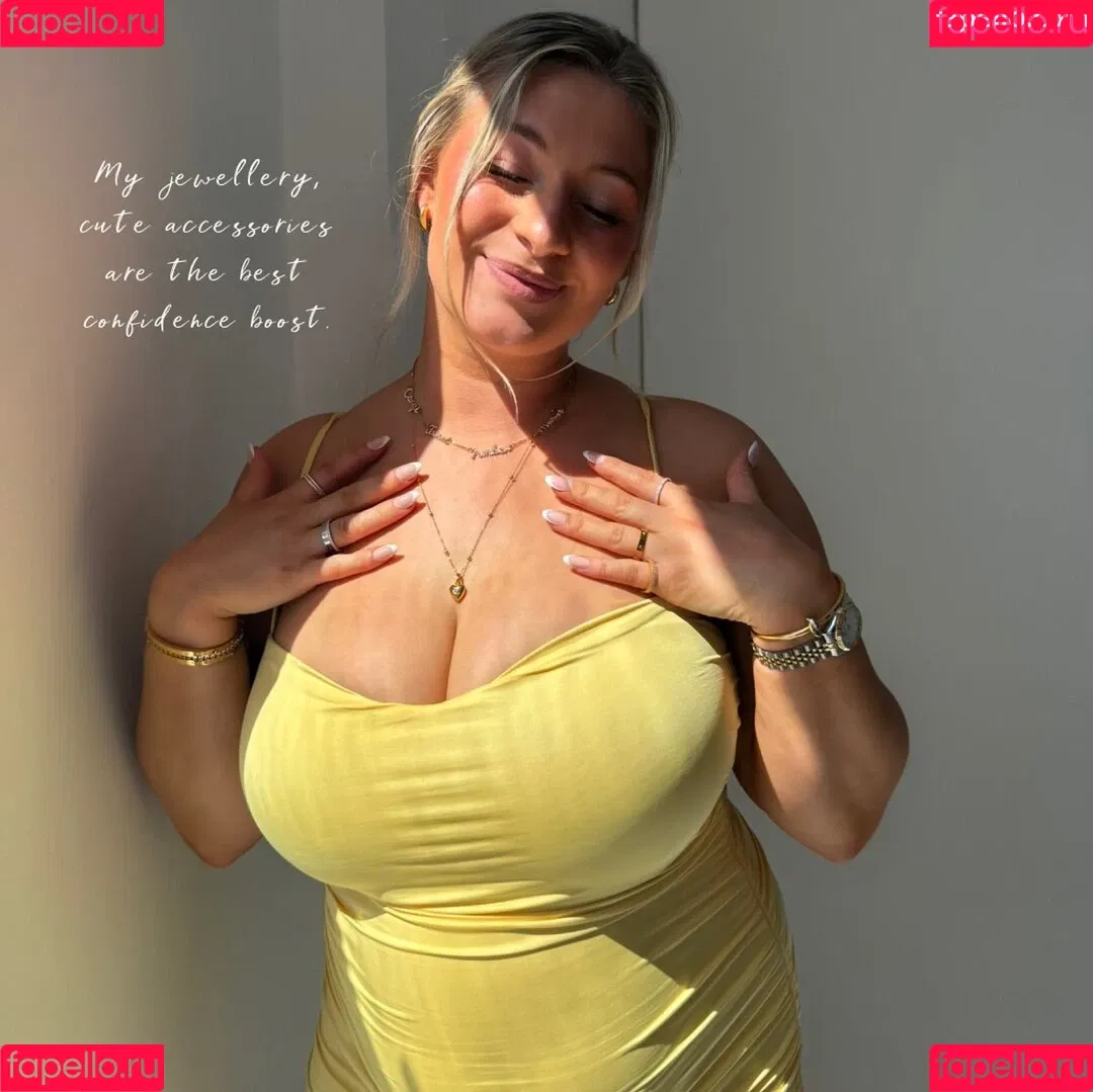 Carys Whittaker / busybeecarys / carys.whittaker / karlawhittake14 Onlyfans Photo Gallery 