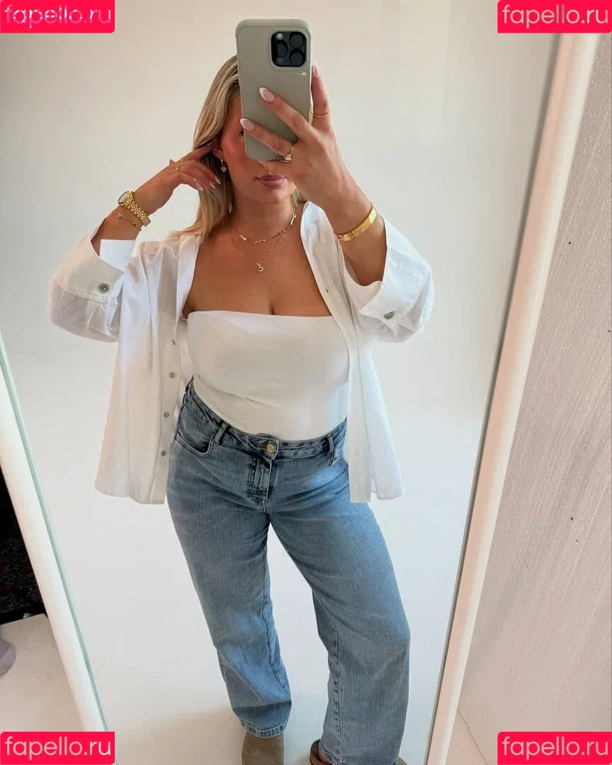 Carys Whittaker / busybeecarys / carys.whittaker / karlawhittake14 Onlyfans Photo Gallery 