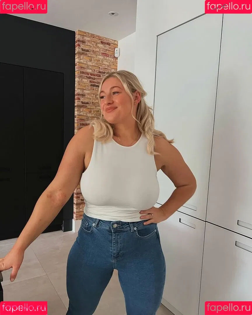 Carys Whittaker / busybeecarys / carys.whittaker / karlawhittake14 Onlyfans Photo Gallery 