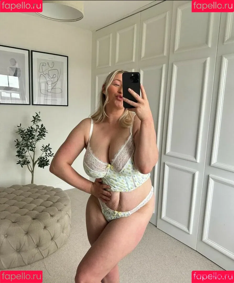 Carys Whittaker / busybeecarys / carys.whittaker / karlawhittake14 Onlyfans Photo Gallery 