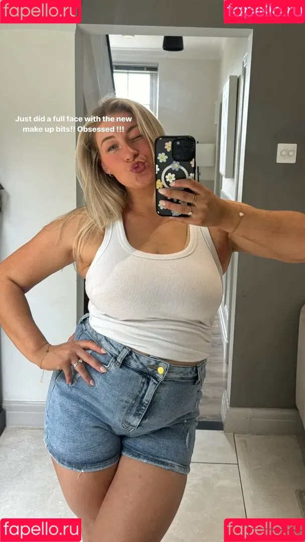 Carys Whittaker / busybeecarys / carys.whittaker / karlawhittake14 Onlyfans Photo Gallery 