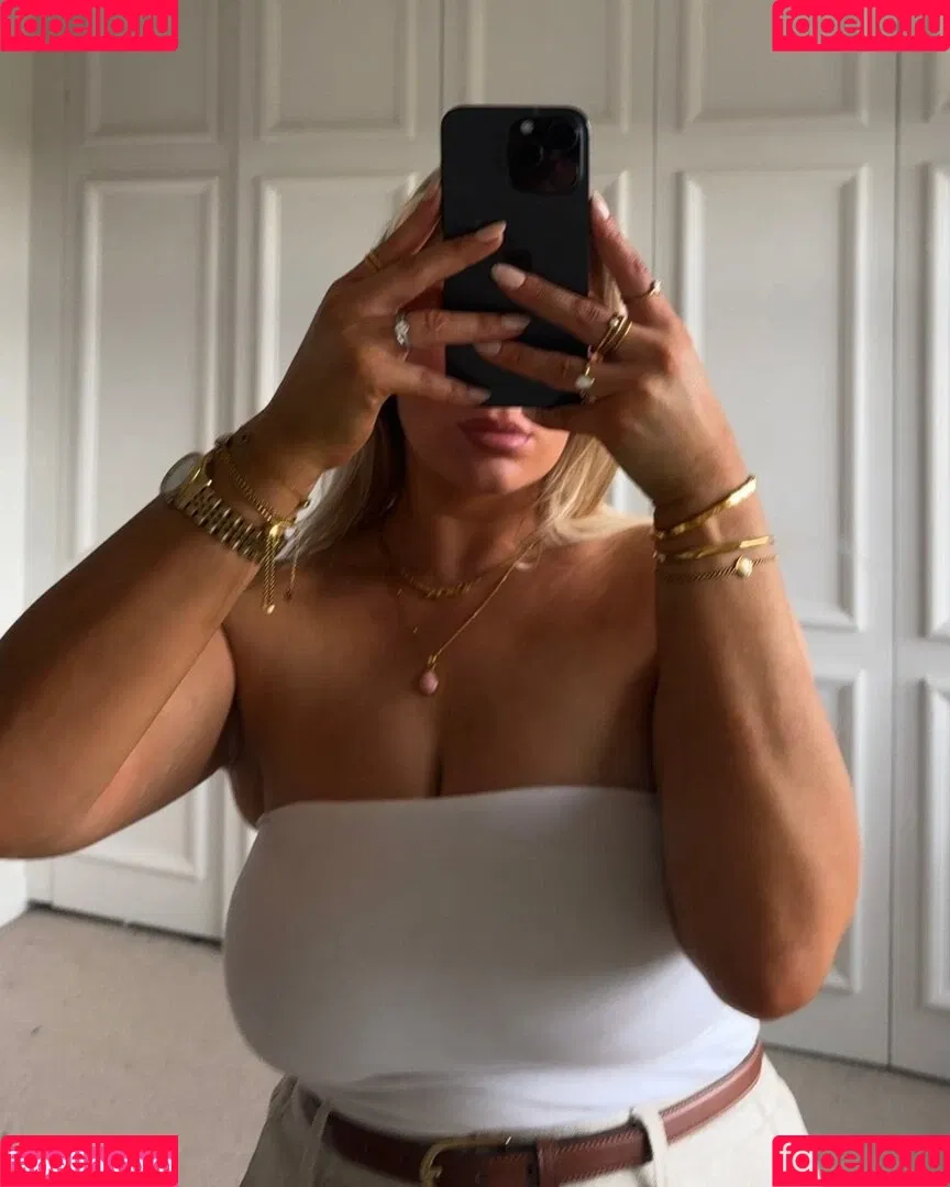 Carys Whittaker / busybeecarys / carys.whittaker / karlawhittake14 Onlyfans Photo Gallery 