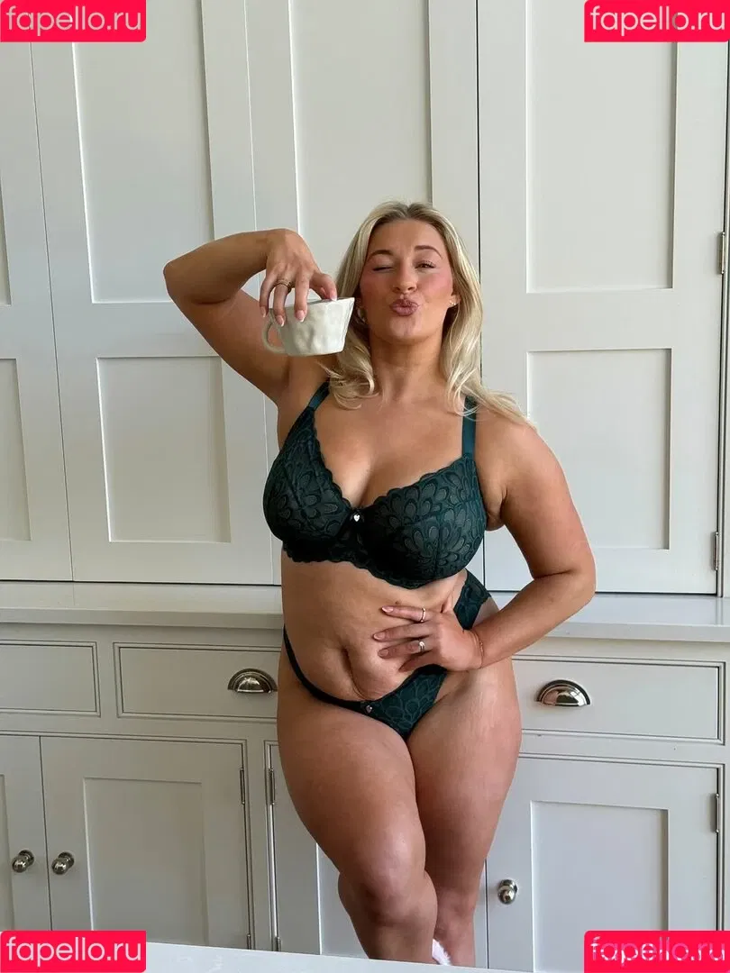 Carys Whittaker / busybeecarys / carys.whittaker / karlawhittake14 Onlyfans Photo Gallery 