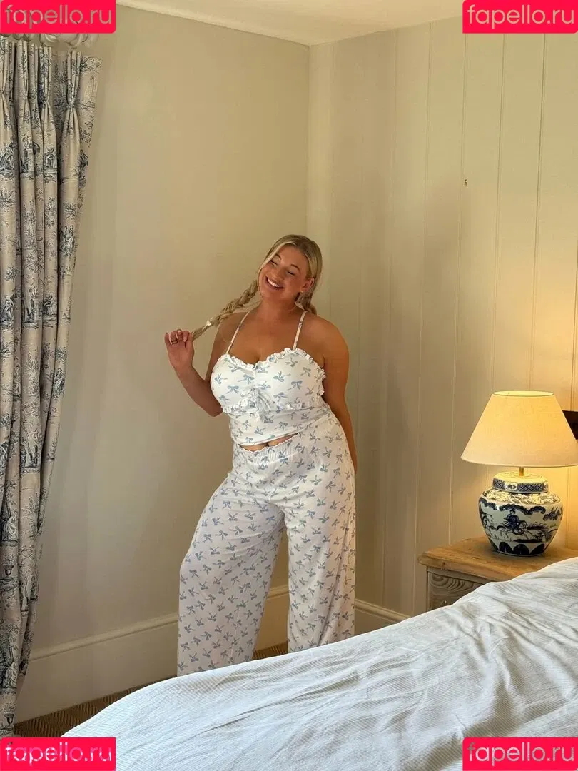 Carys Whittaker / busybeecarys / carys.whittaker / karlawhittake14 Onlyfans Photo Gallery 