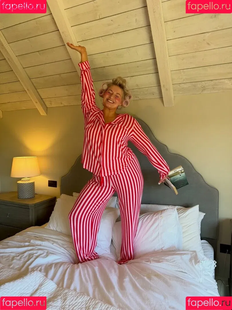 Carys Whittaker / busybeecarys / carys.whittaker / karlawhittake14 Onlyfans Photo Gallery 