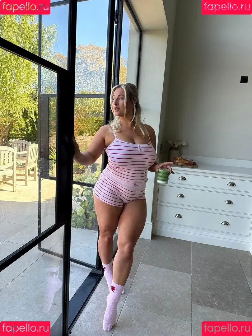 Carys Whittaker / busybeecarys / carys.whittaker / karlawhittake14 Onlyfans Photo Gallery 