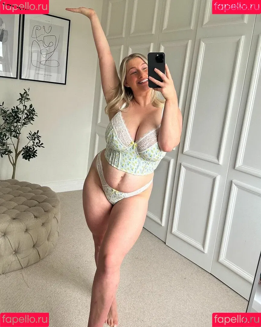 Carys Whittaker / busybeecarys / carys.whittaker / karlawhittake14 Onlyfans Photo Gallery 