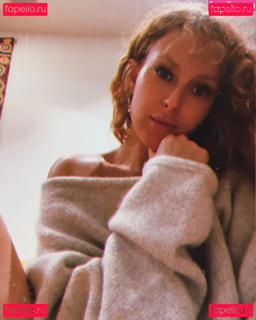 Rumer Willis Onlyfans Photo Gallery 