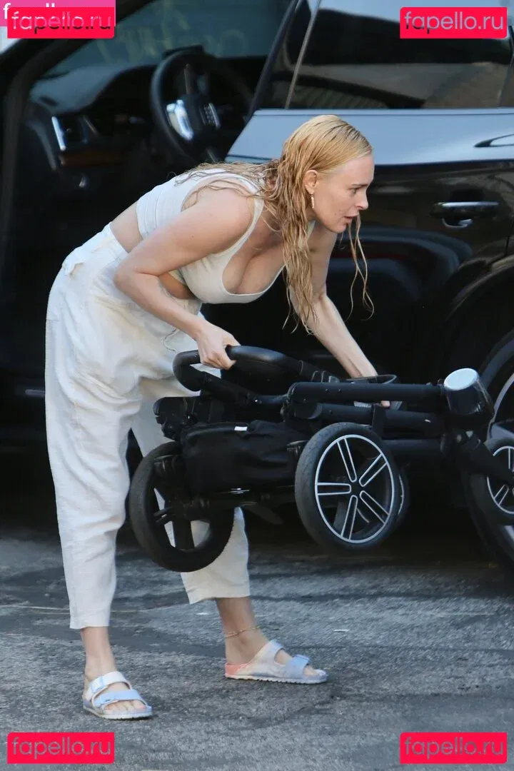 Rumer Willis Onlyfans Photo Gallery 