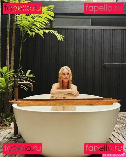 Rumer Willis Onlyfans Photo Gallery 