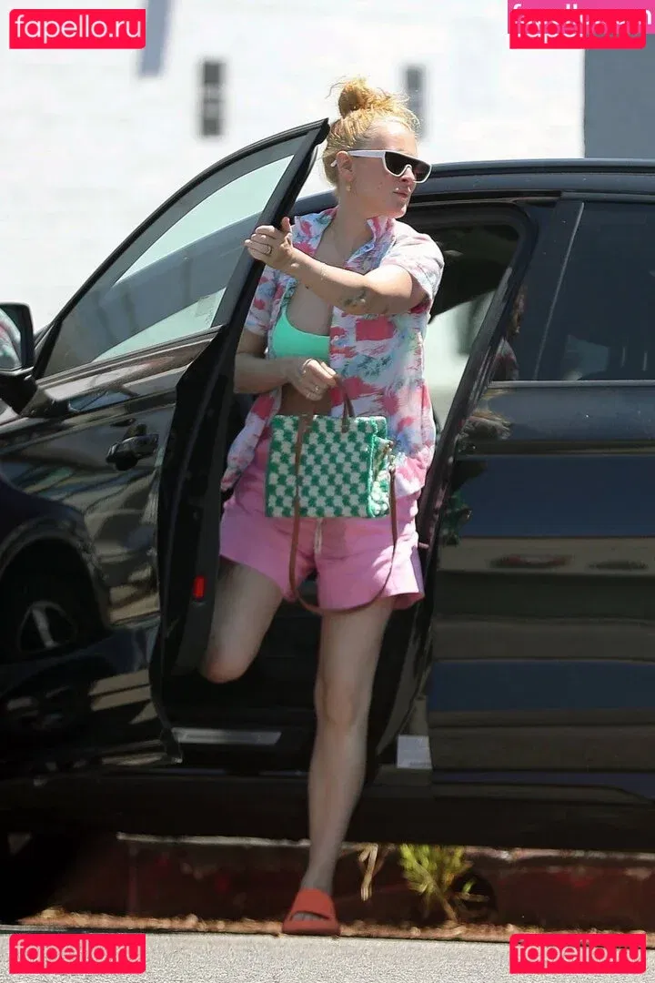 Rumer Willis Onlyfans Photo Gallery 