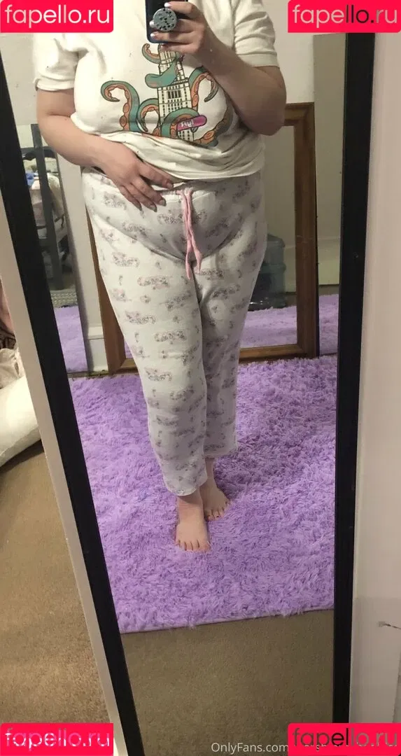 proudfamilyyspamm / worshipmyboobies Onlyfans Photo Gallery 