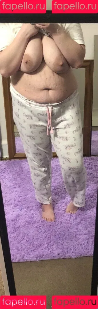 proudfamilyyspamm / worshipmyboobies Onlyfans Photo Gallery 