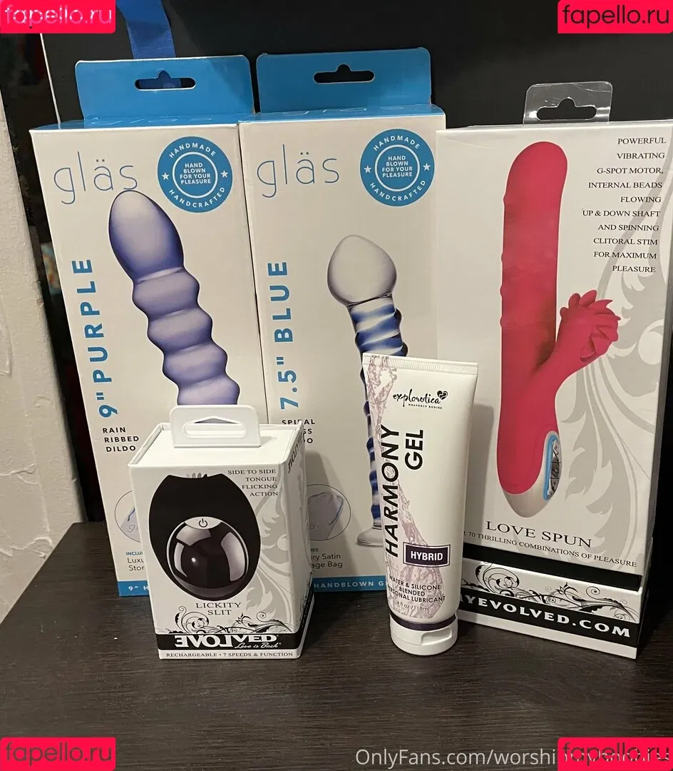 proudfamilyyspamm / worshipmyboobies Onlyfans Photo Gallery 