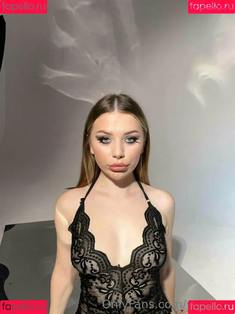 yara_ya / yaraya.ya Onlyfans Photo Gallery 