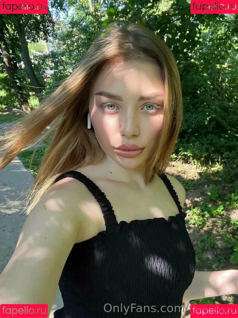 yara_ya / yaraya.ya Onlyfans Photo Gallery 