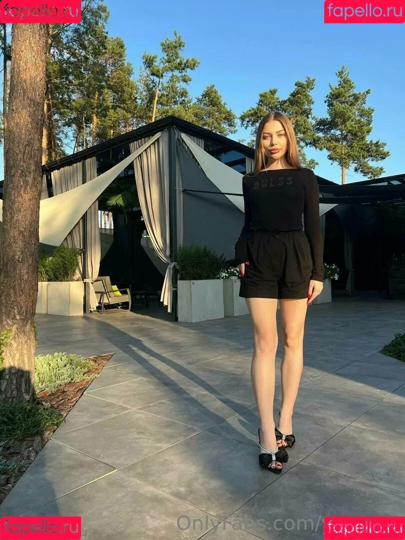 yara_ya / yaraya.ya Onlyfans Photo Gallery 