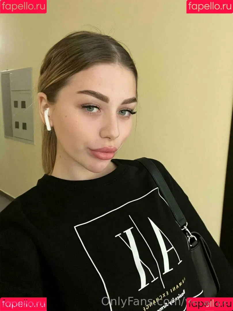 yara_ya / yaraya.ya Onlyfans Photo Gallery 