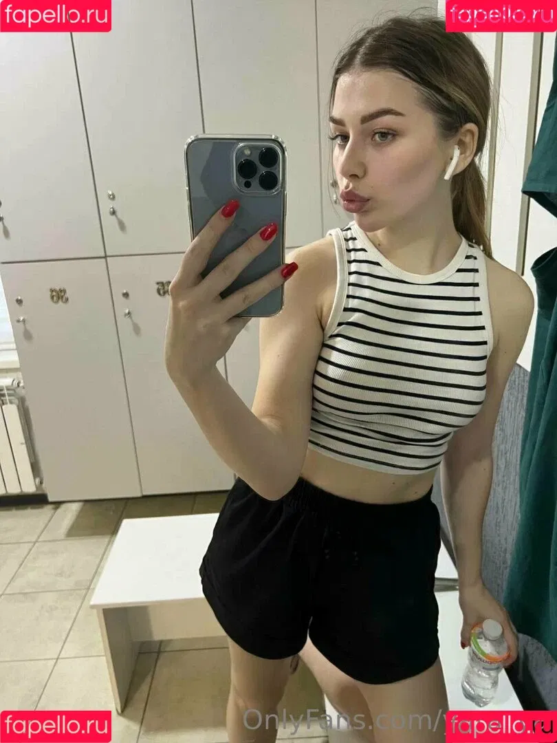 yara_ya / yaraya.ya Onlyfans Photo Gallery 