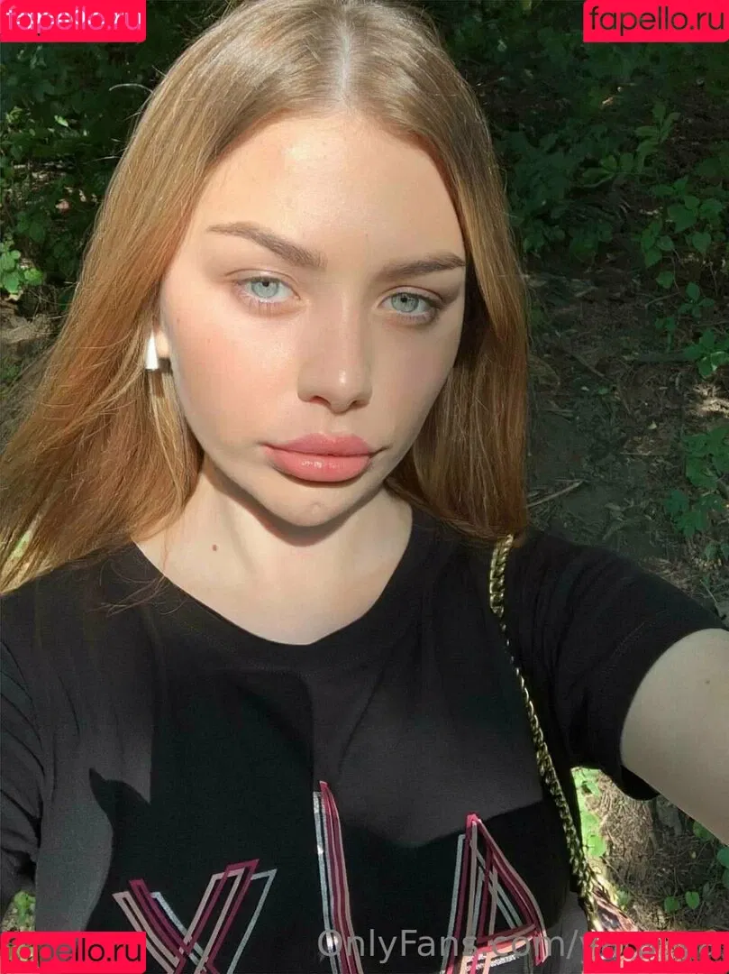 yara_ya / yaraya.ya Onlyfans Photo Gallery 