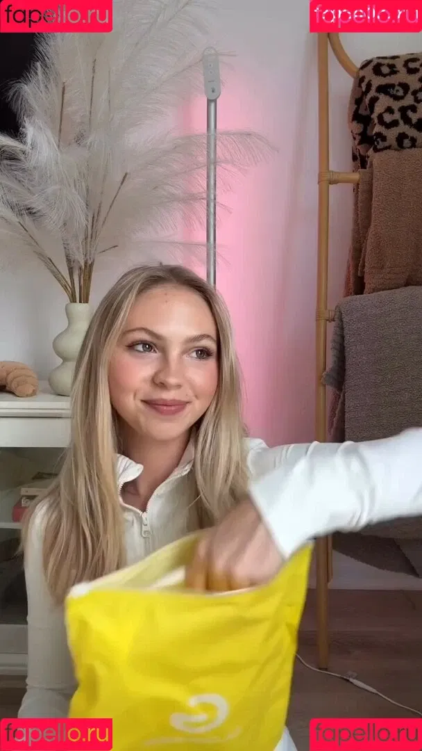 Jordyn Jones / jordylee.jones / jordynjones Onlyfans Photo Gallery 