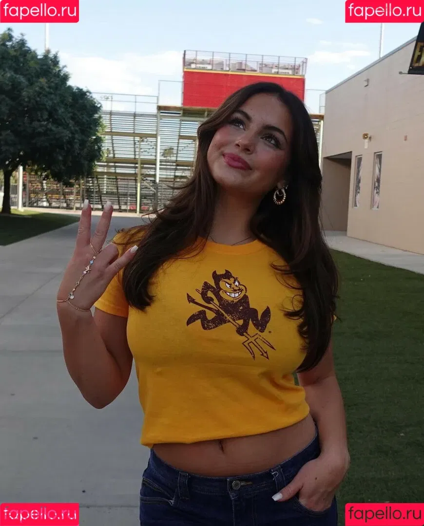 Sarabella Harris / iamsarahharris / sarabellaharriss / sexiisariii777 Onlyfans Photo Gallery 