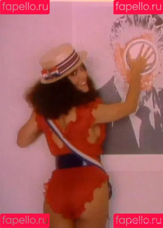 Julia Louis Dreyfus / Julia Louis-Dreyfus / officialjld Onlyfans Photo Gallery 