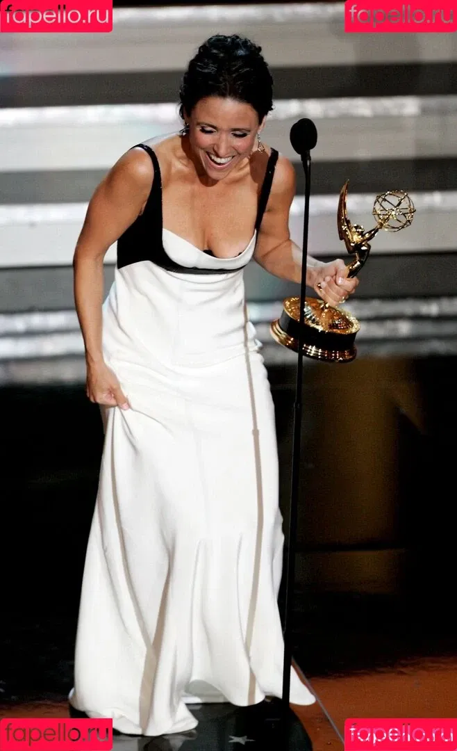 Julia Louis Dreyfus / Julia Louis-Dreyfus / officialjld Onlyfans Photo Gallery 