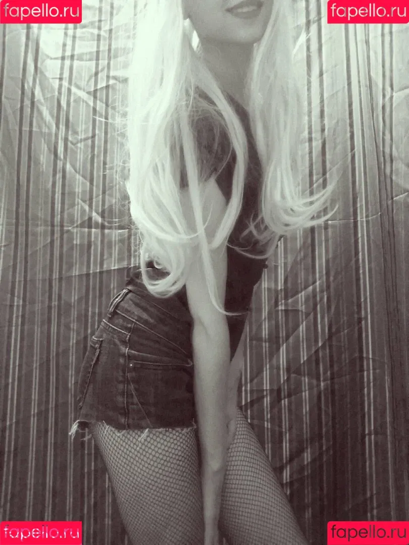 daddys-emo-girl / daddys_emo_girl / justemokitten / little_emo_kitten Onlyfans Photo Gallery 