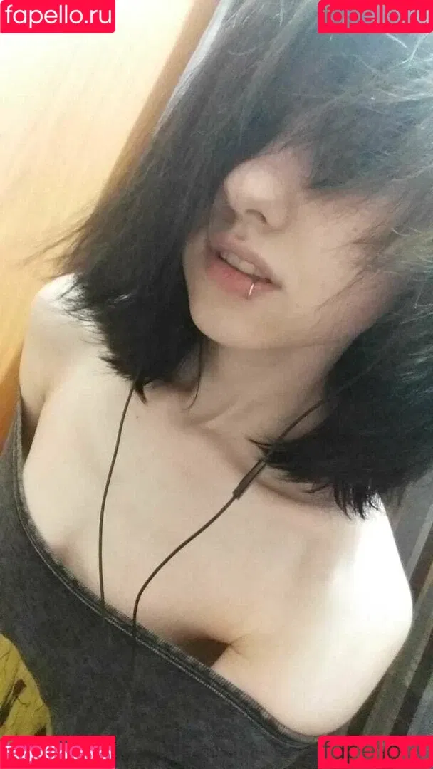 daddys-emo-girl / daddys_emo_girl / justemokitten / little_emo_kitten Onlyfans Photo Gallery 