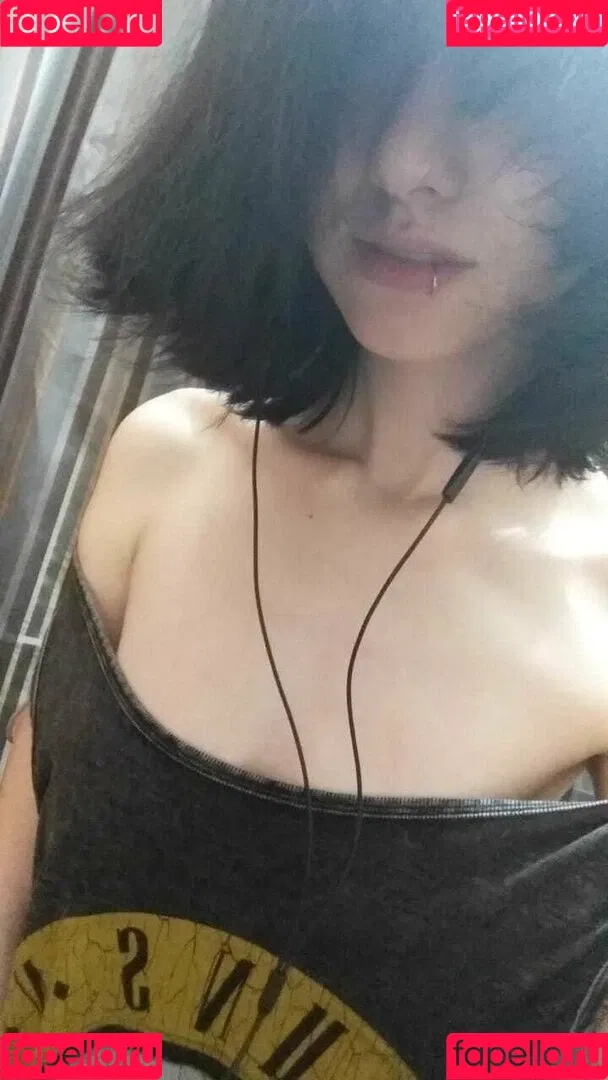 daddys-emo-girl / daddys_emo_girl / justemokitten / little_emo_kitten Onlyfans Photo Gallery 