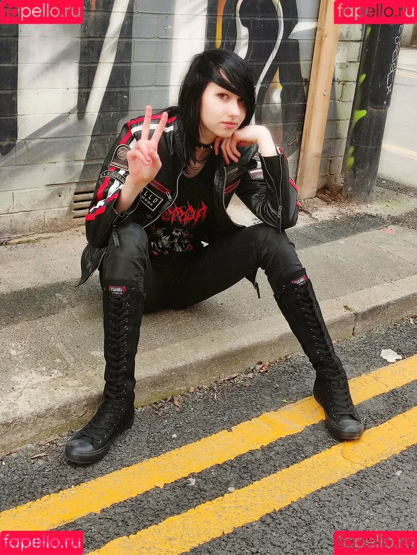 daddys-emo-girl / daddys_emo_girl / justemokitten / little_emo_kitten Onlyfans Photo Gallery 