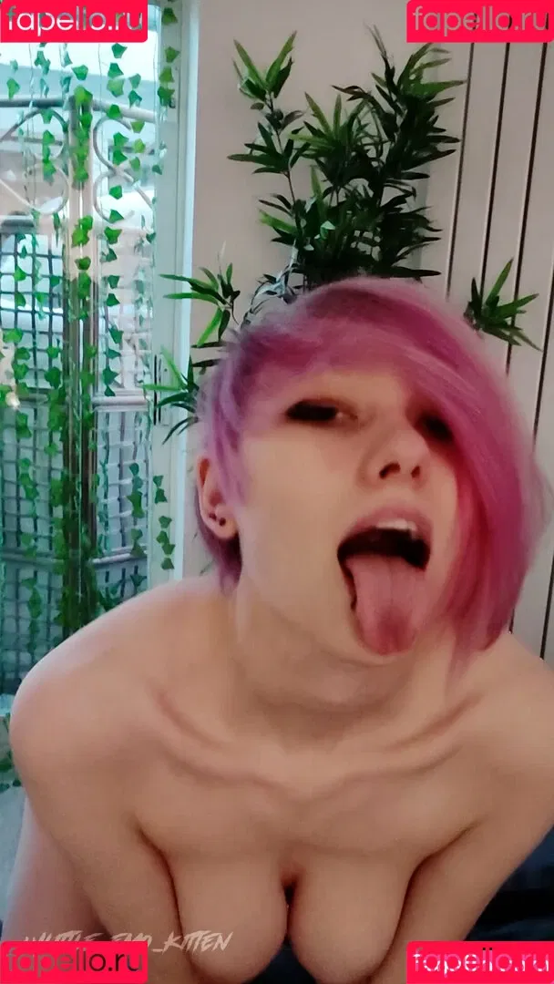 daddys-emo-girl / daddys_emo_girl / justemokitten / little_emo_kitten Onlyfans Photo Gallery 