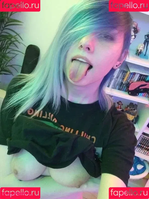 daddys-emo-girl / daddys_emo_girl / justemokitten / little_emo_kitten Onlyfans Photo Gallery 