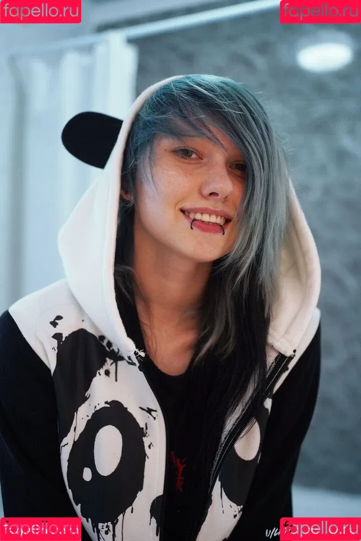 daddys-emo-girl / daddys_emo_girl / justemokitten / little_emo_kitten Onlyfans Photo Gallery 