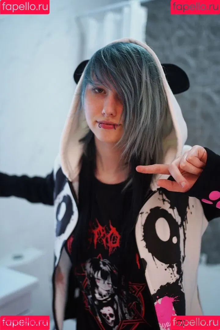 daddys-emo-girl / daddys_emo_girl / justemokitten / little_emo_kitten Onlyfans Photo Gallery 