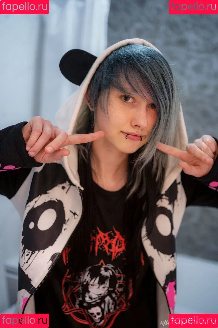 daddys-emo-girl / daddys_emo_girl / justemokitten / little_emo_kitten Onlyfans Photo Gallery 