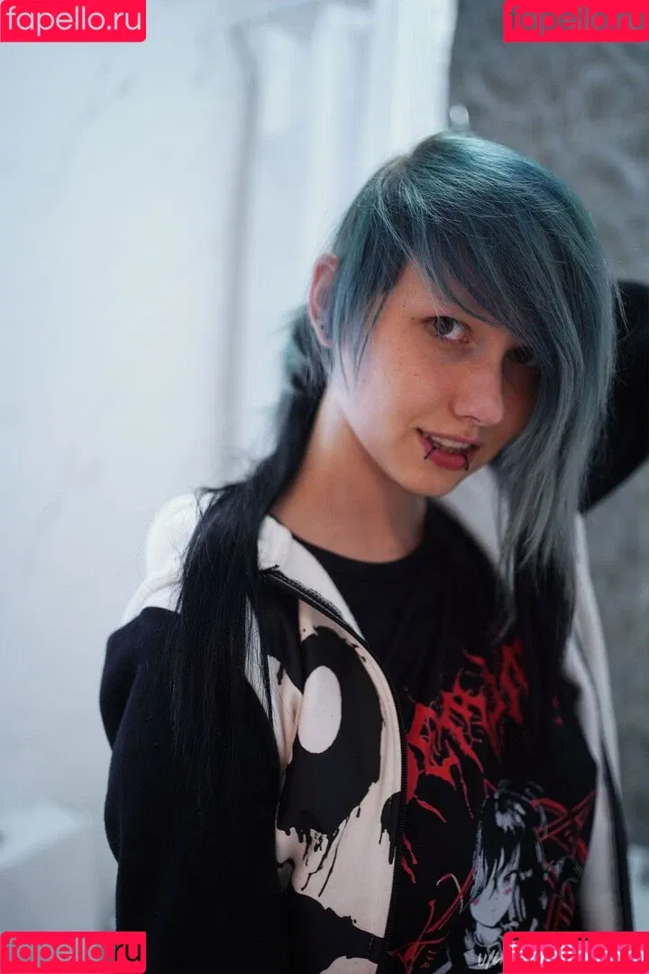 daddys-emo-girl / daddys_emo_girl / justemokitten / little_emo_kitten Onlyfans Photo Gallery 